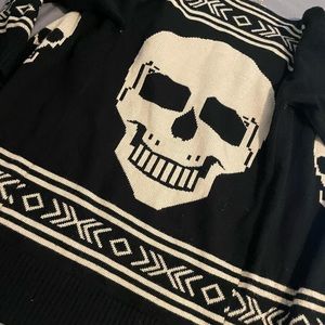 Skull long cover up